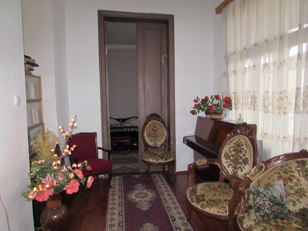 Guest House Nona Kutaisi Quarto foto